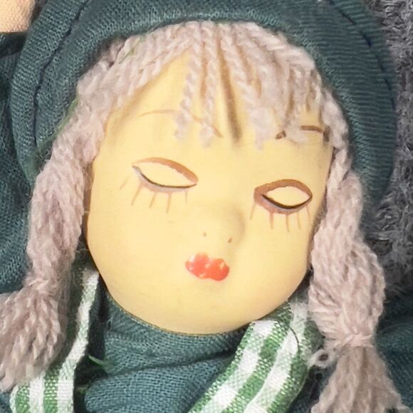 Vintage Shelf Sitter Set Of 2 Porcelain 6” Dolls Girl Boy Cottage Core Green - Picture 6 of 11